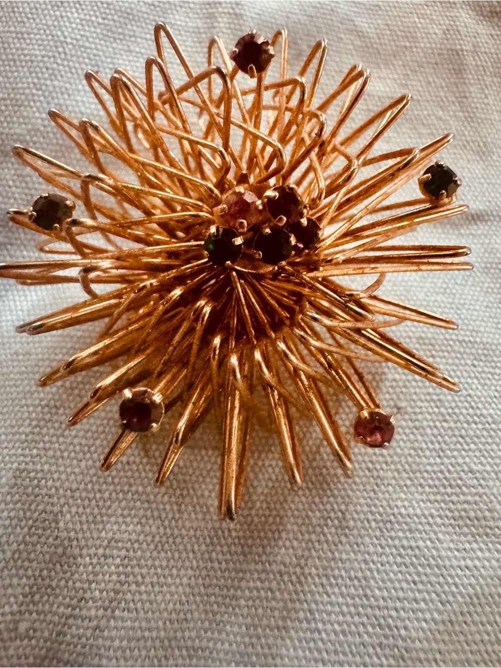 Rare Vintage Gold tone Sputnik brooch with rare coloured stones - Picture 9 of 10